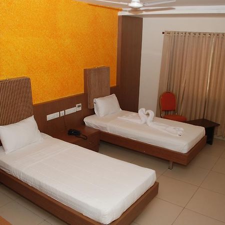 Hotel Pla Amrith Inn Tiruchirappalli Habitación foto