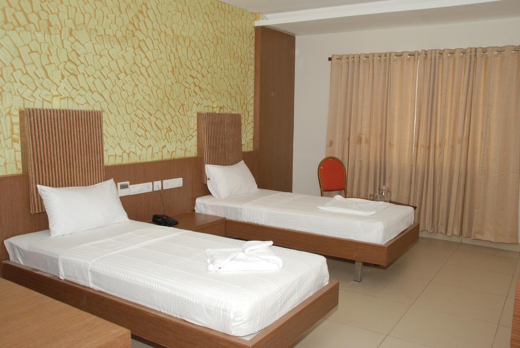 Hotel Pla Amrith Inn Tiruchirappalli Habitación foto